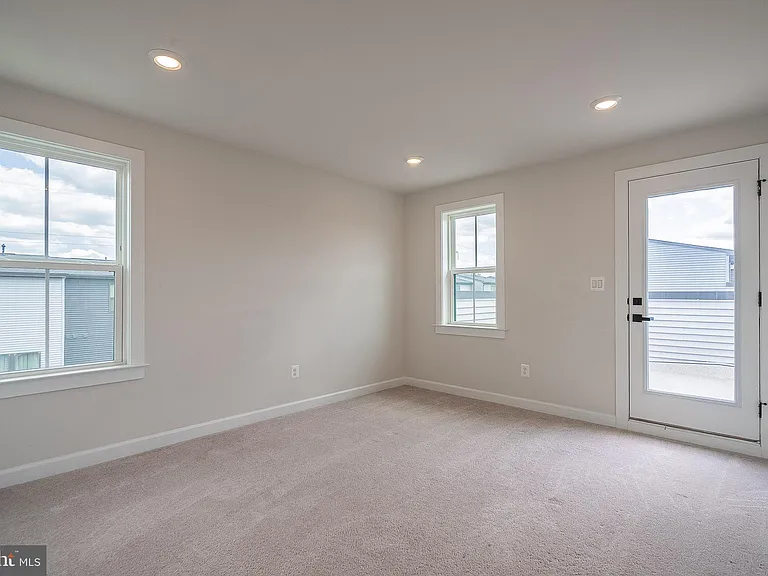 13001 Hattontown Sq — Photo 43