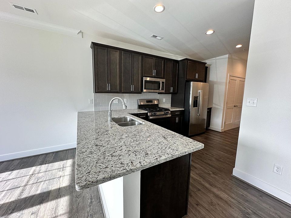 Plenty of cabinet space, dishwasher, garbage disposal, coffee/tea nook