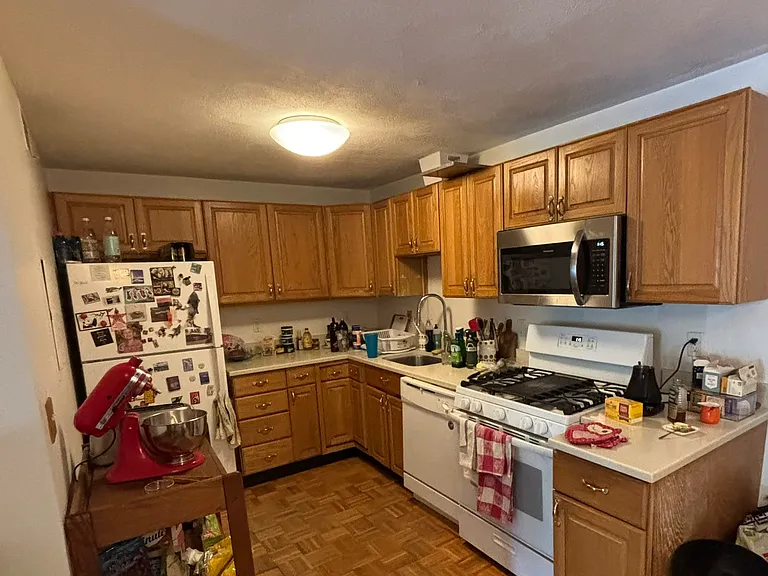1216 Vfw Pkwy #43 — Photo 11