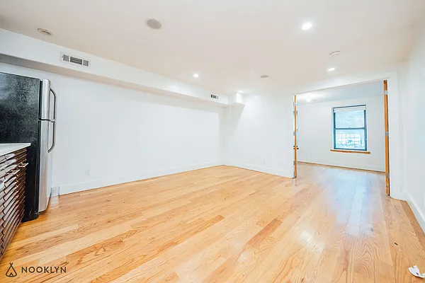 Rented by Nooklyn NYC LLC | media 28