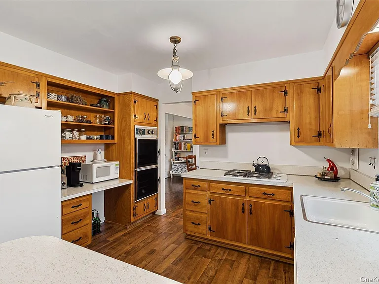 990 Three Waters Ln — Photo 9