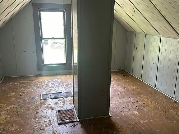 4th image of 2727 W Lincoln Ave