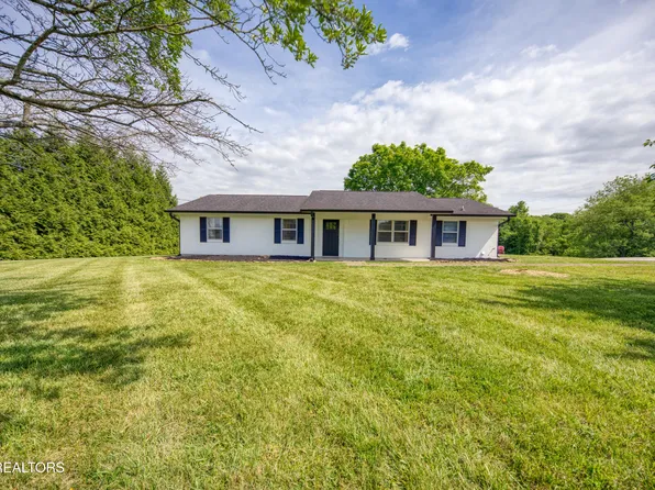 2802 Shiloh Cir, Strawberry Plains, TN 37871
