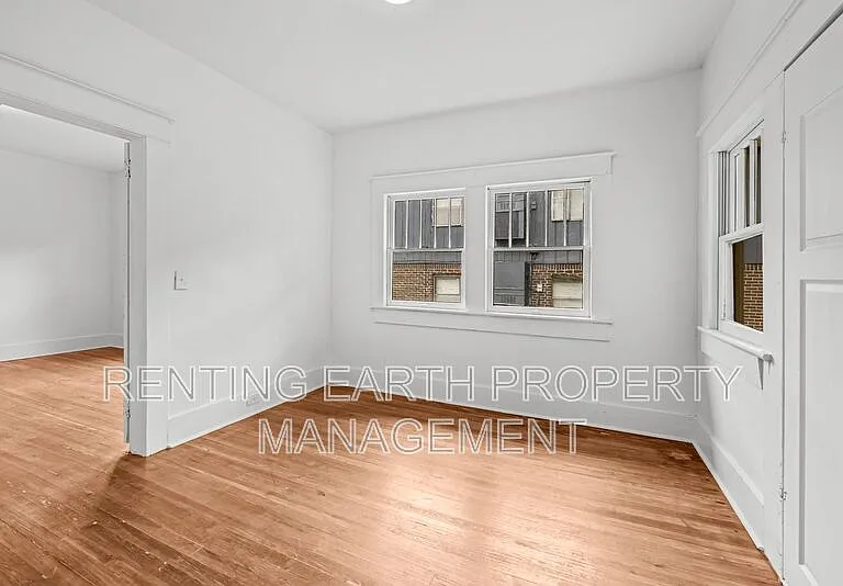 2320 Court R — Photo 8