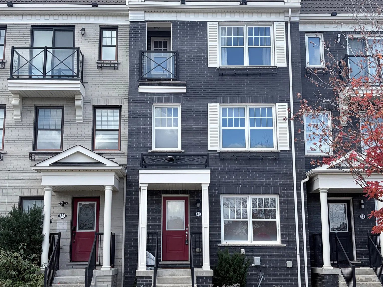 4 bed, $3,200 — Photo 1