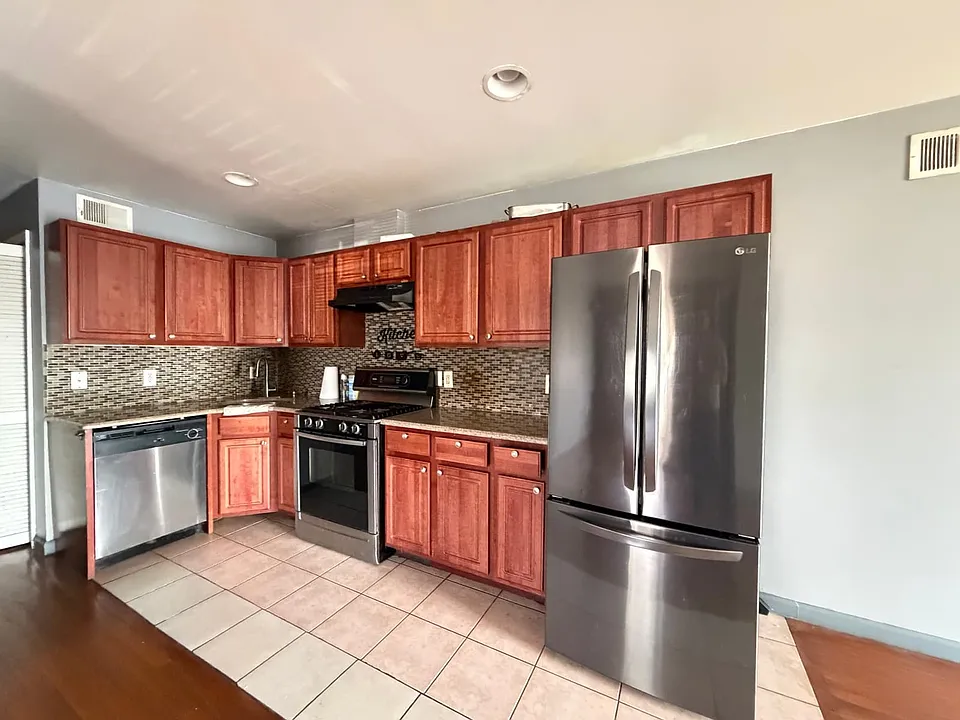 94 Winfield Ave #1