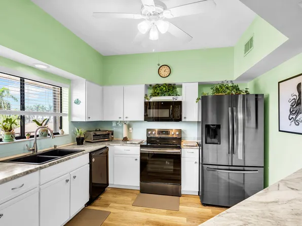 720 W Ocean Dr #302, Key Colony Beach, FL 33051