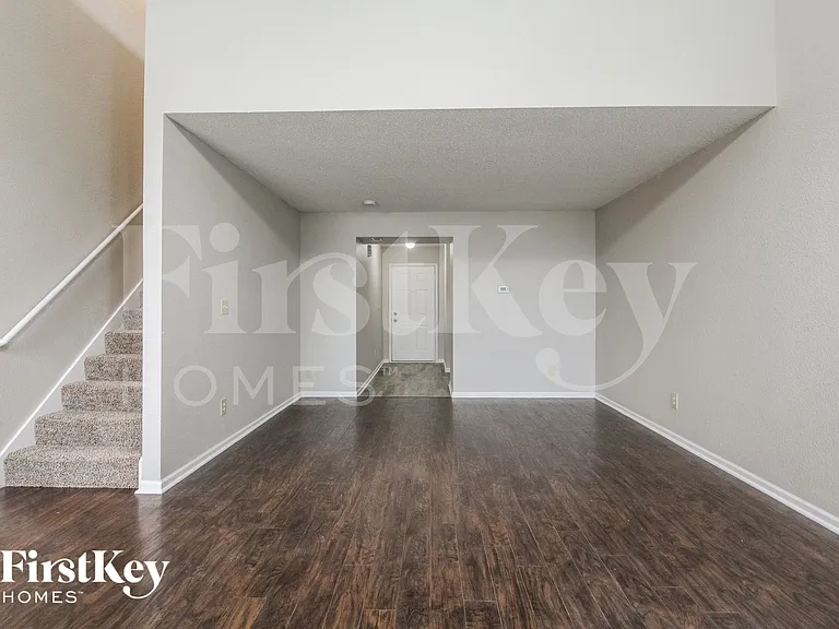 8145 Maple Stream Ln — Photo 4
