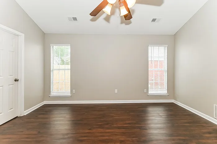 5682 Hunters Chase Dr — Photo 12