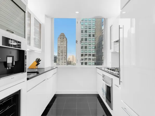 60 East 55th Street image 4 of 10