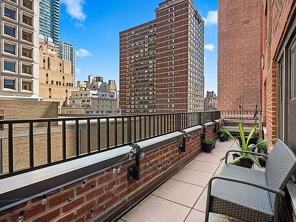 4th image of 220 E 54th St APT 11G