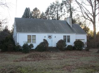 84 Greenlawn Rd, Huntington, NY 11743