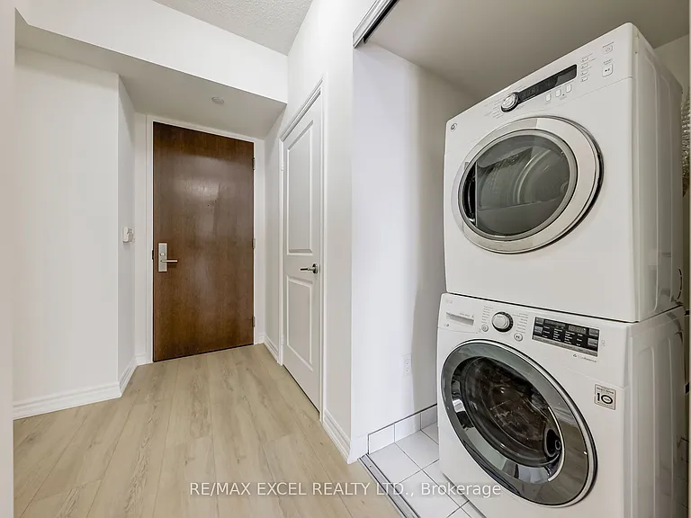 386 Yonge St #4904 — Photo 15