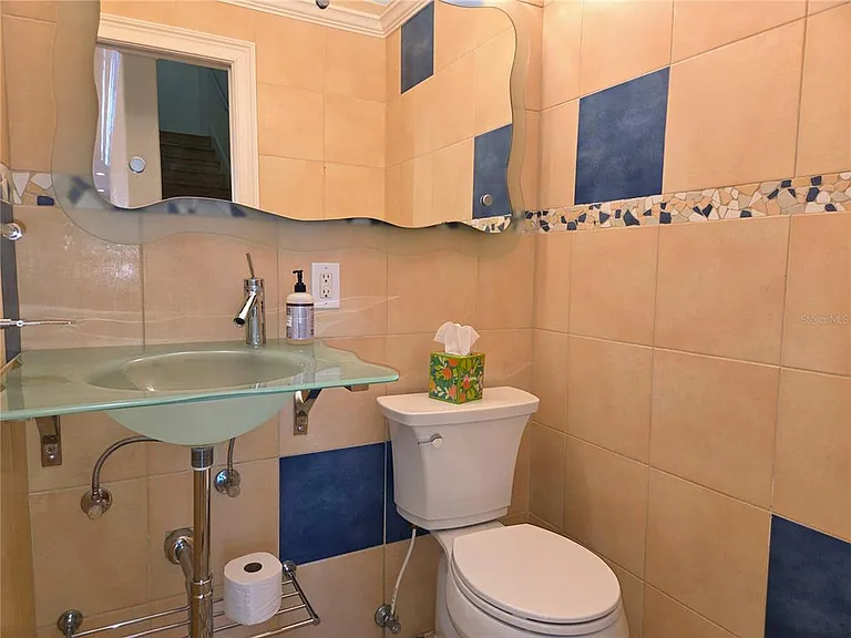 11820 Capri Cir S — Photo 16
