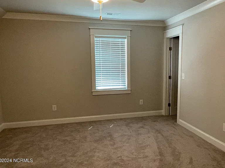 1267 Linden Rd — Photo 17