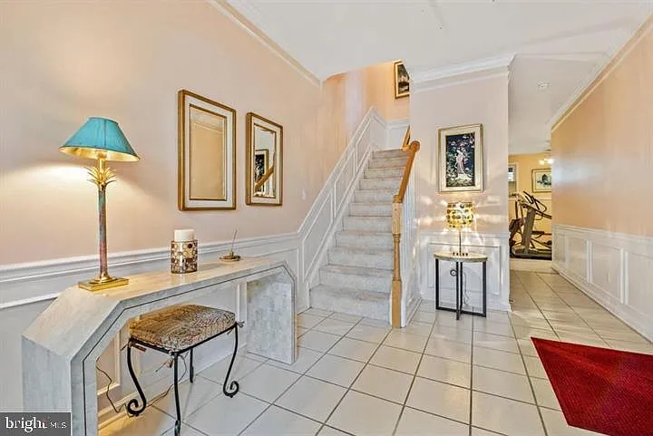 412 E Oakmeade Dr — Photo 3