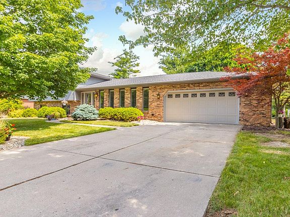 3rd image of 29 Hyde Park Dr