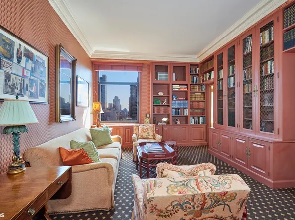 550 Park Avenue image 4 of 9