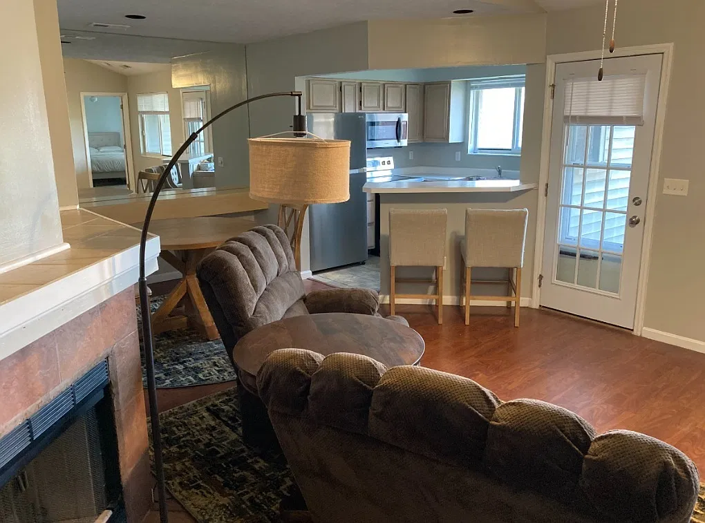 2 bed, 1008 sqft, $1,475 — Photo 4