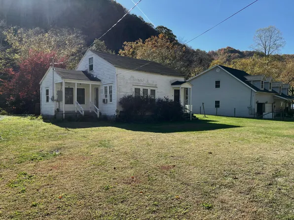 97 Sycamore St, Clay, WV 25043