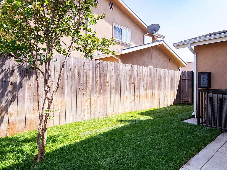 940 S Montebello Blvd #A — Photo 5