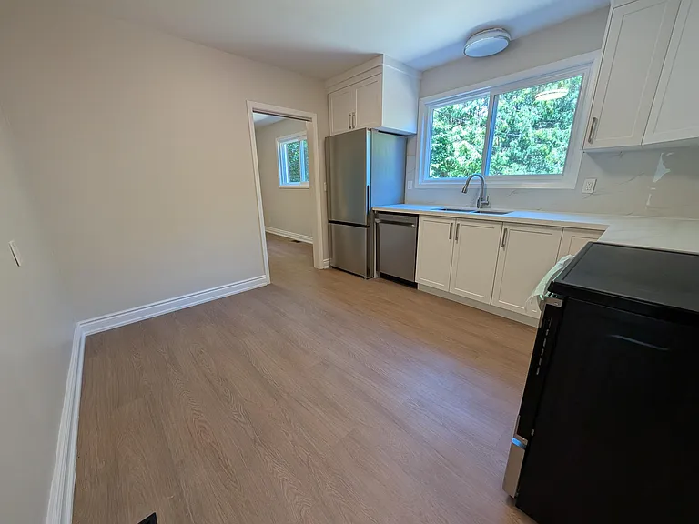 7 Queen Mary Rd — Photo 12