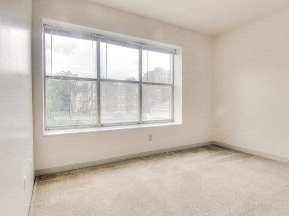 3rd image of 5529 Pershing Ave APT 31