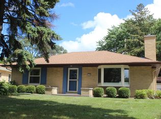 2378 N 103rd St, Wauwatosa, WI 53226
