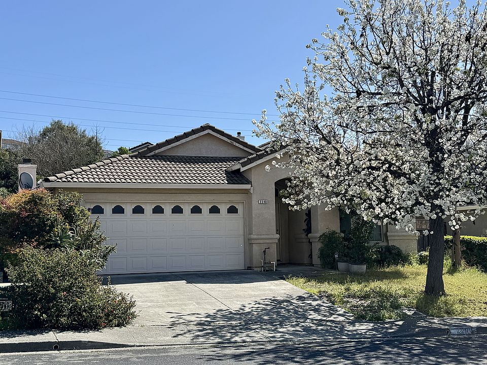1st image of 2240 Garnet Dr