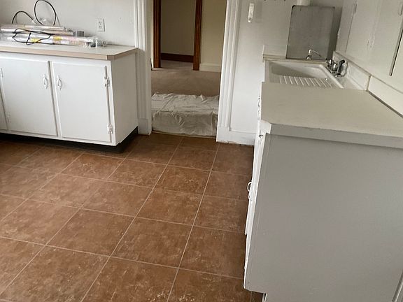 5th image of 39 Sugarloaf St #2