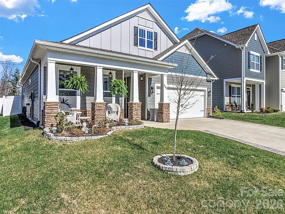 3rd image of 515 Fox Cove Rd