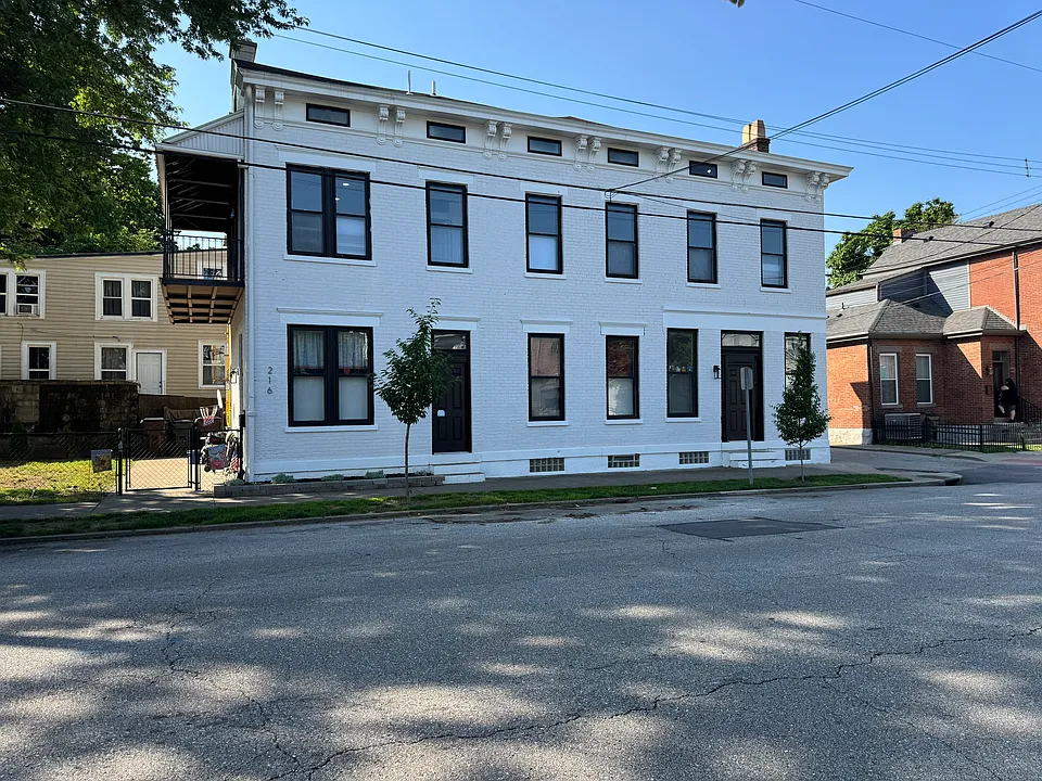 216 W 10th St #2