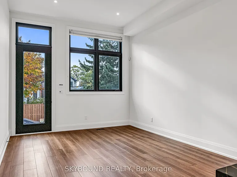 323 Mortimer Ave #B — Photo 10