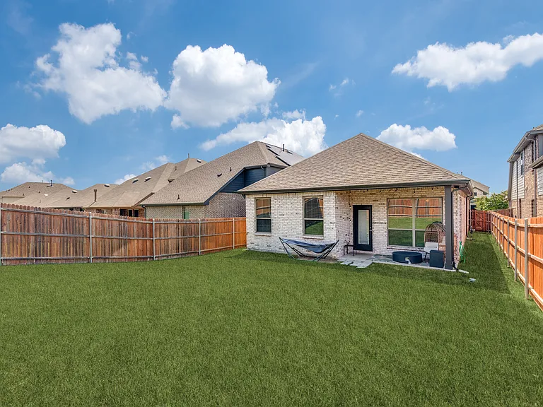 3909 Chesapeake Ln — Photo 11