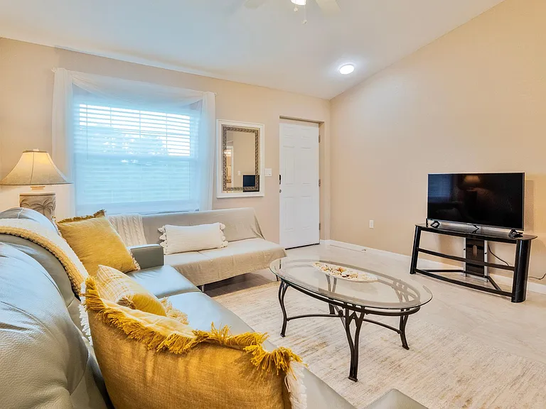 10242 Burlington Ave #A — Photo 31