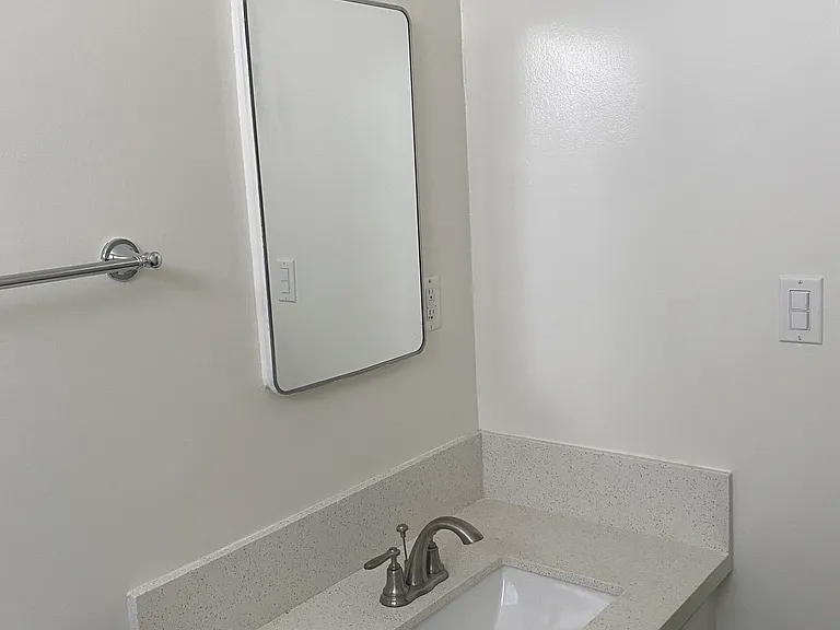 964 S Ardmore Ave #1 — Photo 7