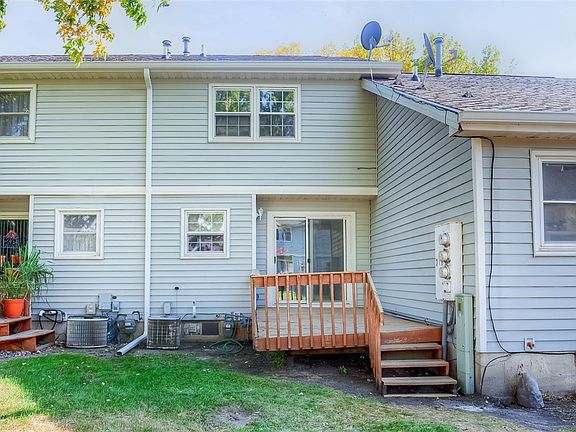 4th image of 822 NW Greenwood St #59