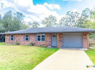 912 N Avenue G, Shiner, TX 77984