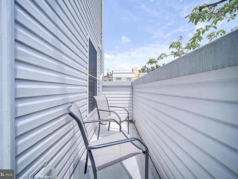 1513 S Lambert St — Photo 44