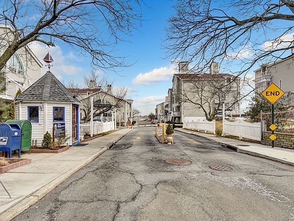 4th image of 2 Leeward Ln #20