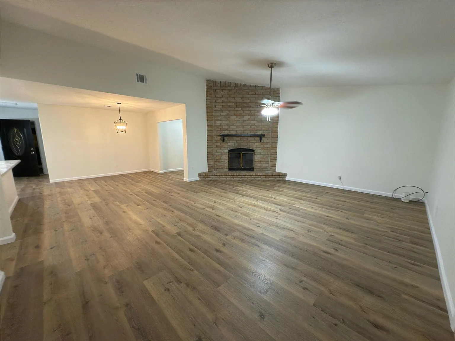 4 bed, 2.0 bath, 1459 sqft, $2,195 — Photo 4