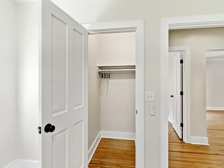 413 Meritta Ave — Photo 23