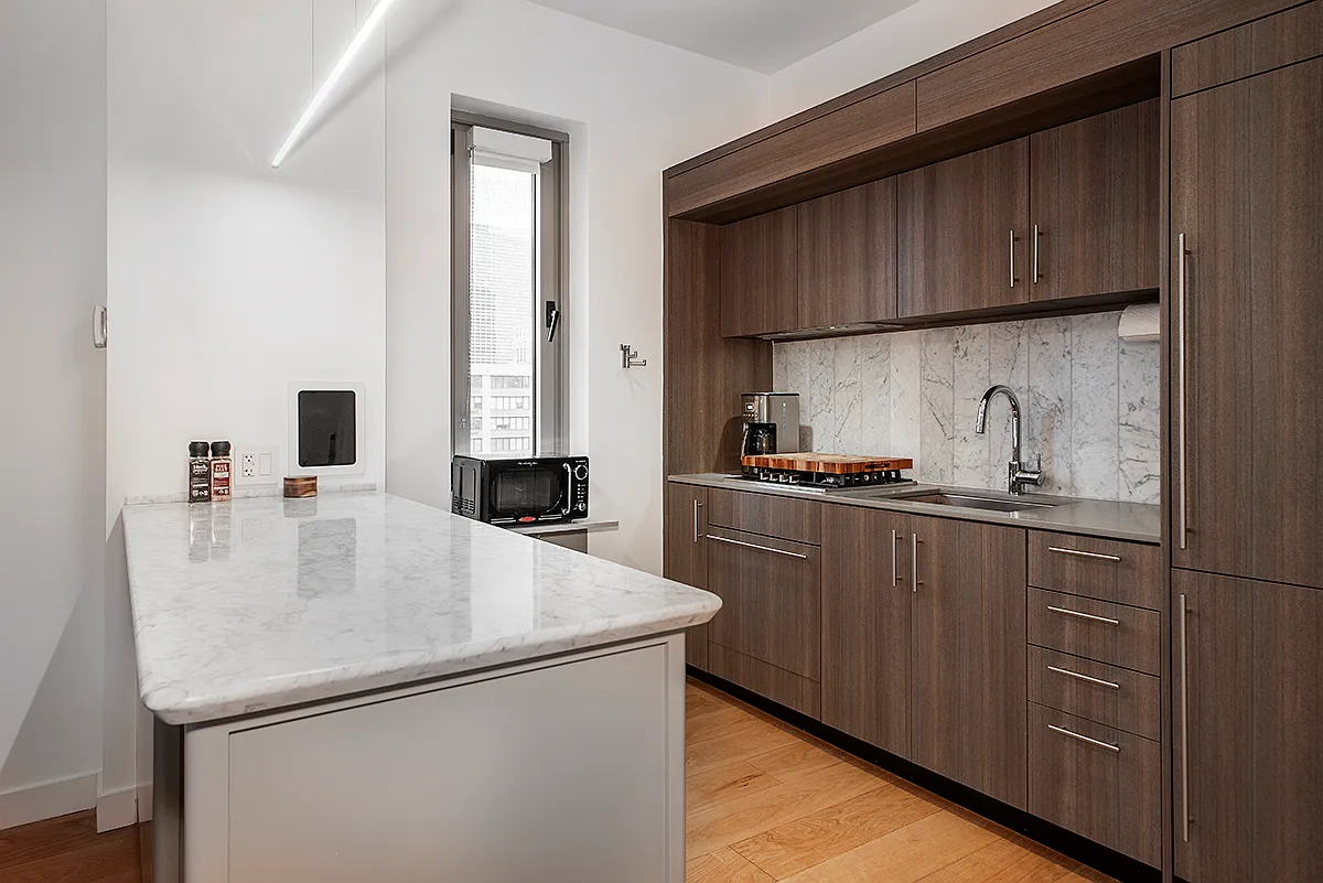 234 East 46th Street — Photo 2