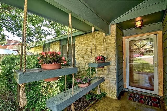 1st image of 5901 Parkwood Dr