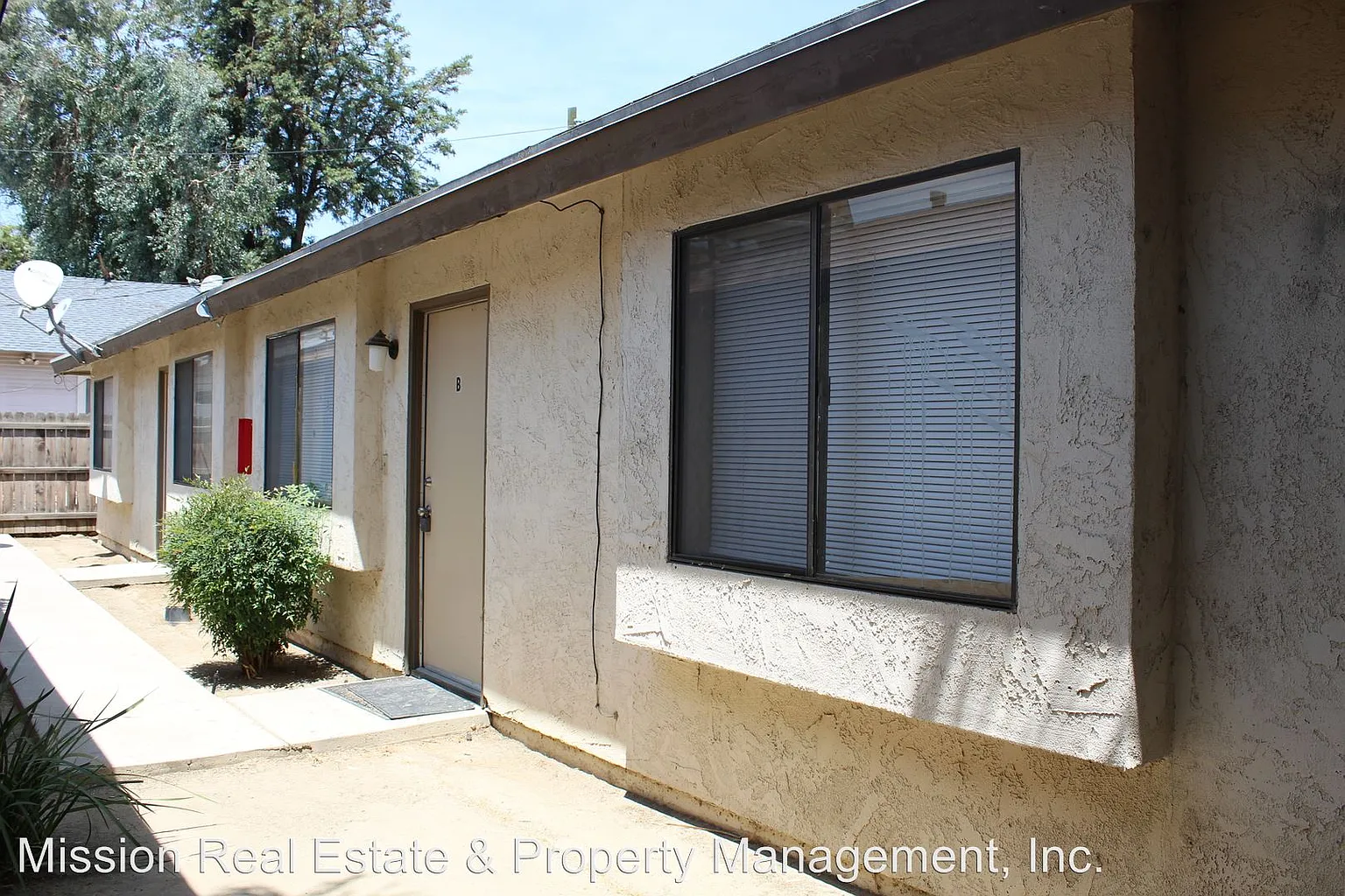 1918 Cherry St APT B photo 1