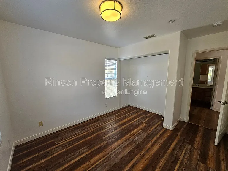 4782 Templeton St — Photo 15