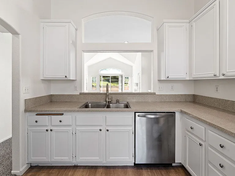 2394A Greenbriar Dr — Photo 10