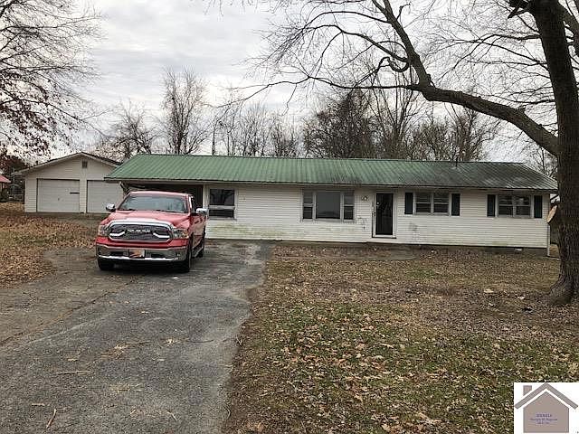 1st image of 136 W Lion Dr