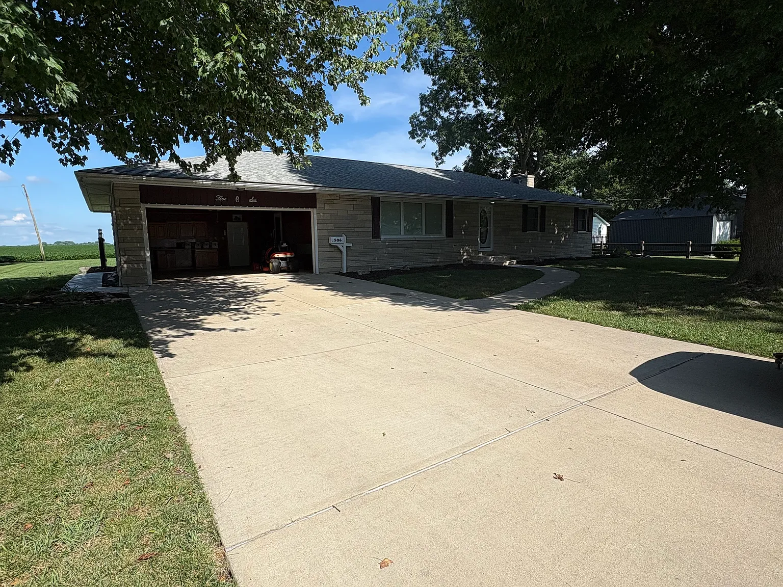 3 bed, 2.5 bath, 1632 sqft, $2,400 — Photo 2