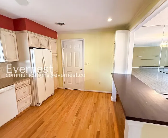 42021 Banbury Ct — Photo 8